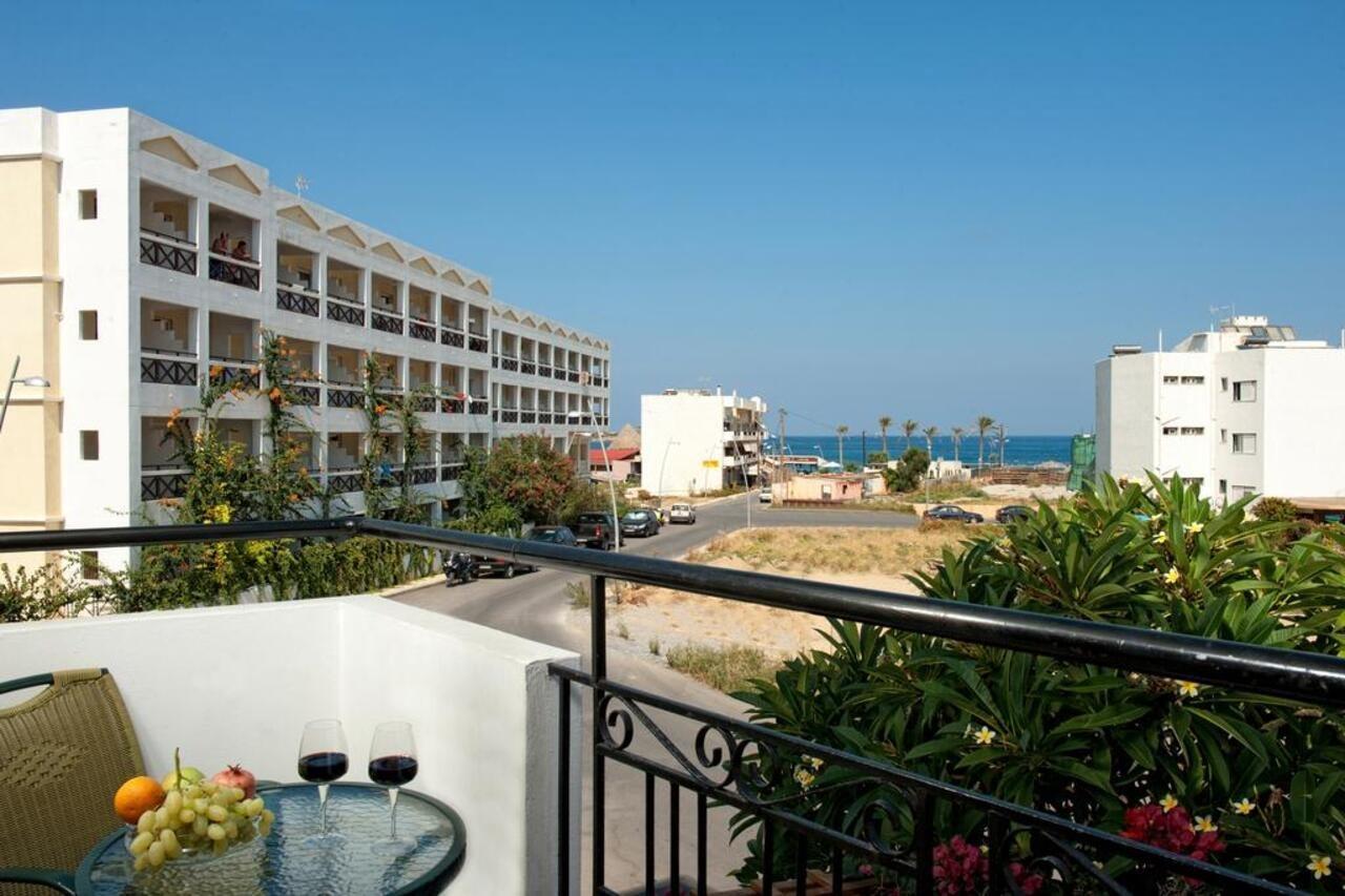Artemis Hotel Apartments Hersonissos  Bagian luar foto