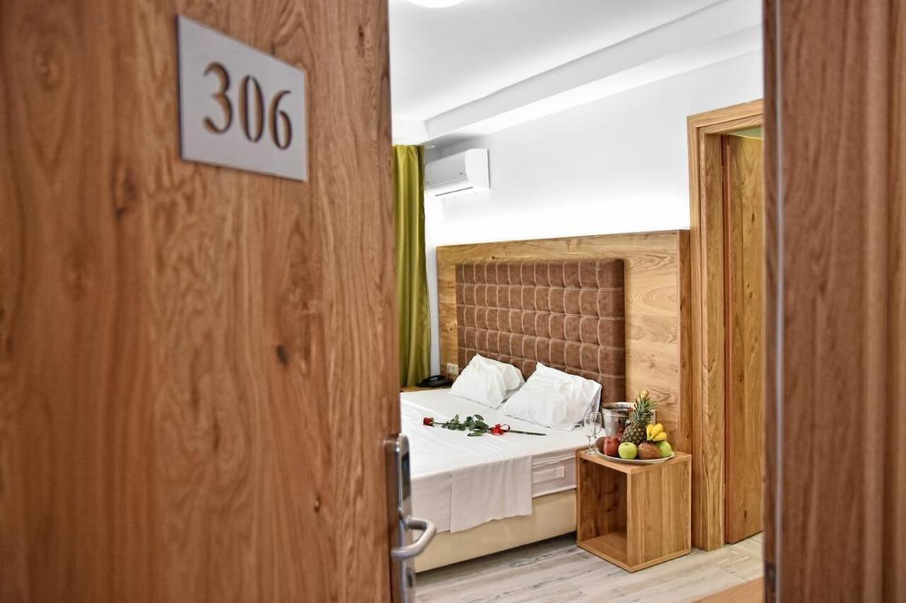 Artemis Hotel Apartments Hersonissos  Bagian luar foto