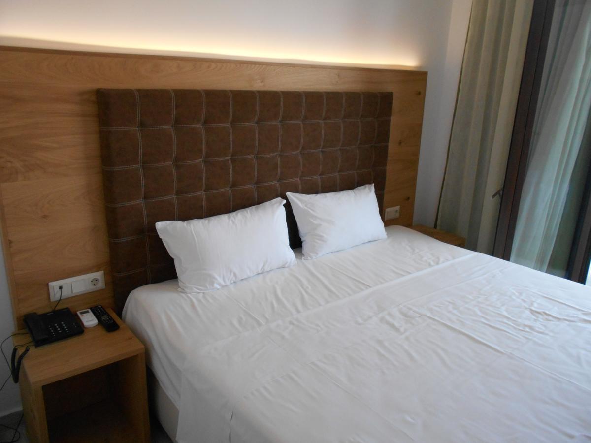Artemis Hotel Apartments Hersonissos  Bagian luar foto