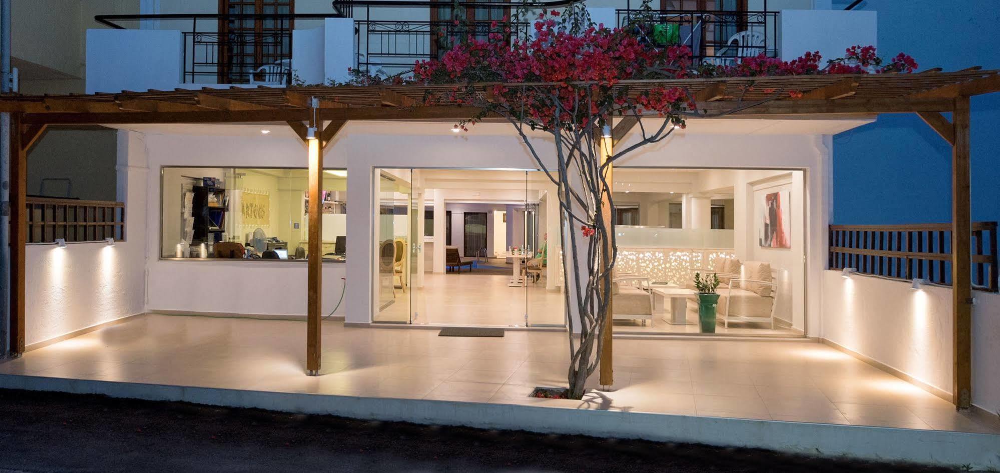 Artemis Hotel Apartments Hersonissos  Bagian luar foto