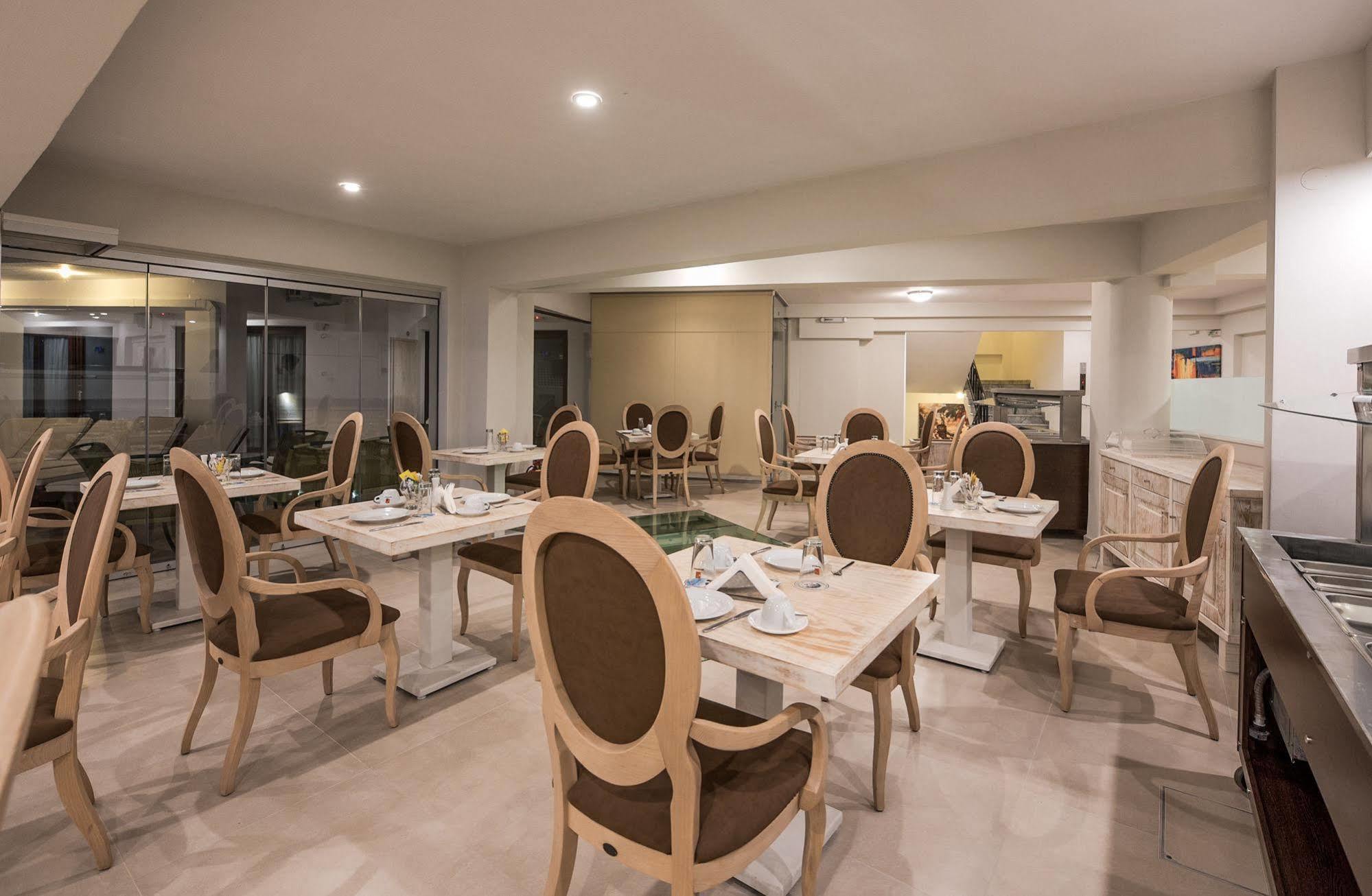 Artemis Hotel Apartments Hersonissos  Bagian luar foto