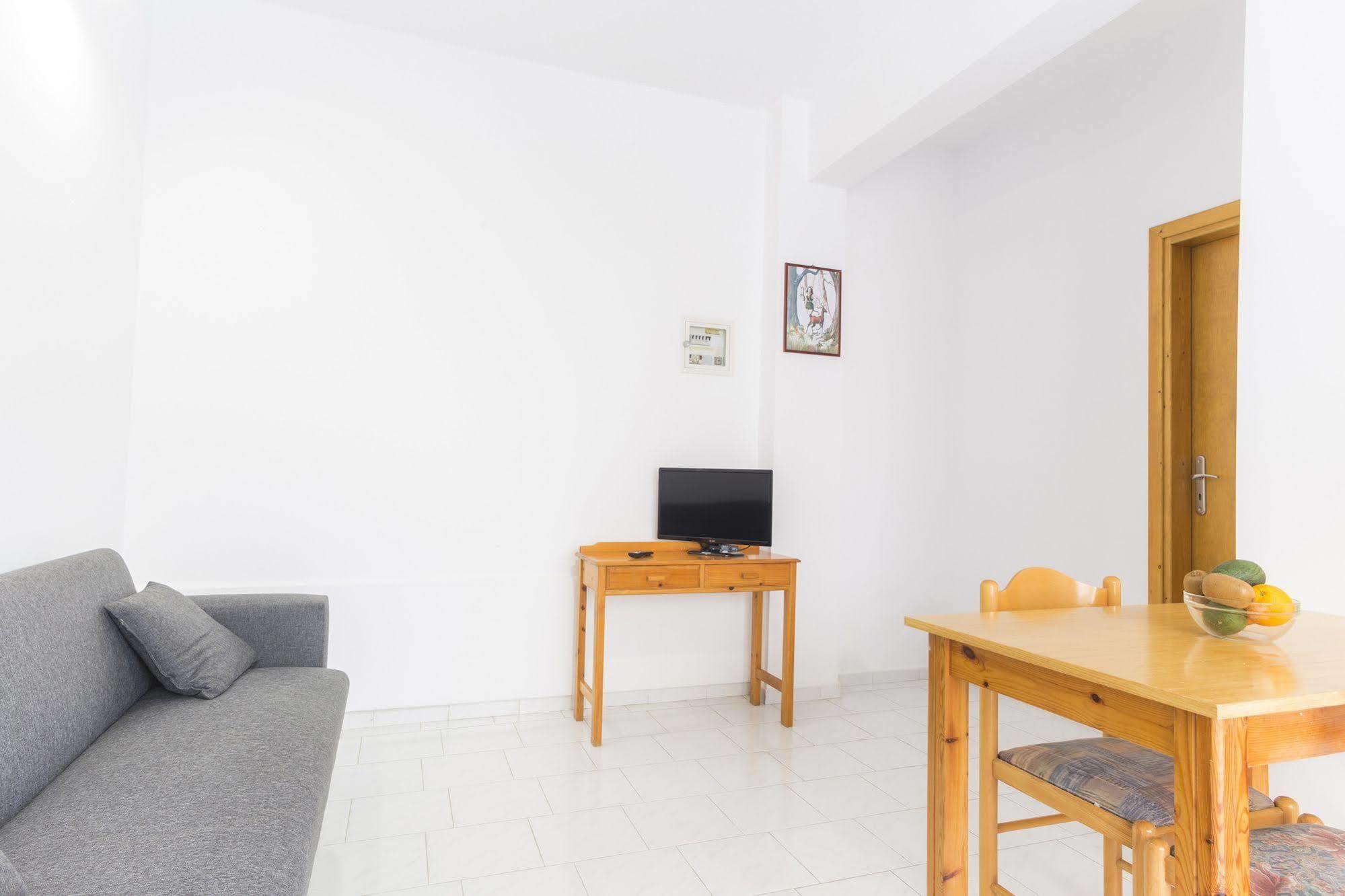 Artemis Hotel Apartments Hersonissos  Bagian luar foto