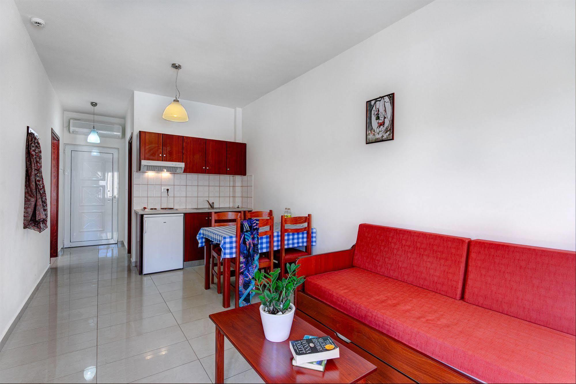 Artemis Hotel Apartments Hersonissos  Bagian luar foto