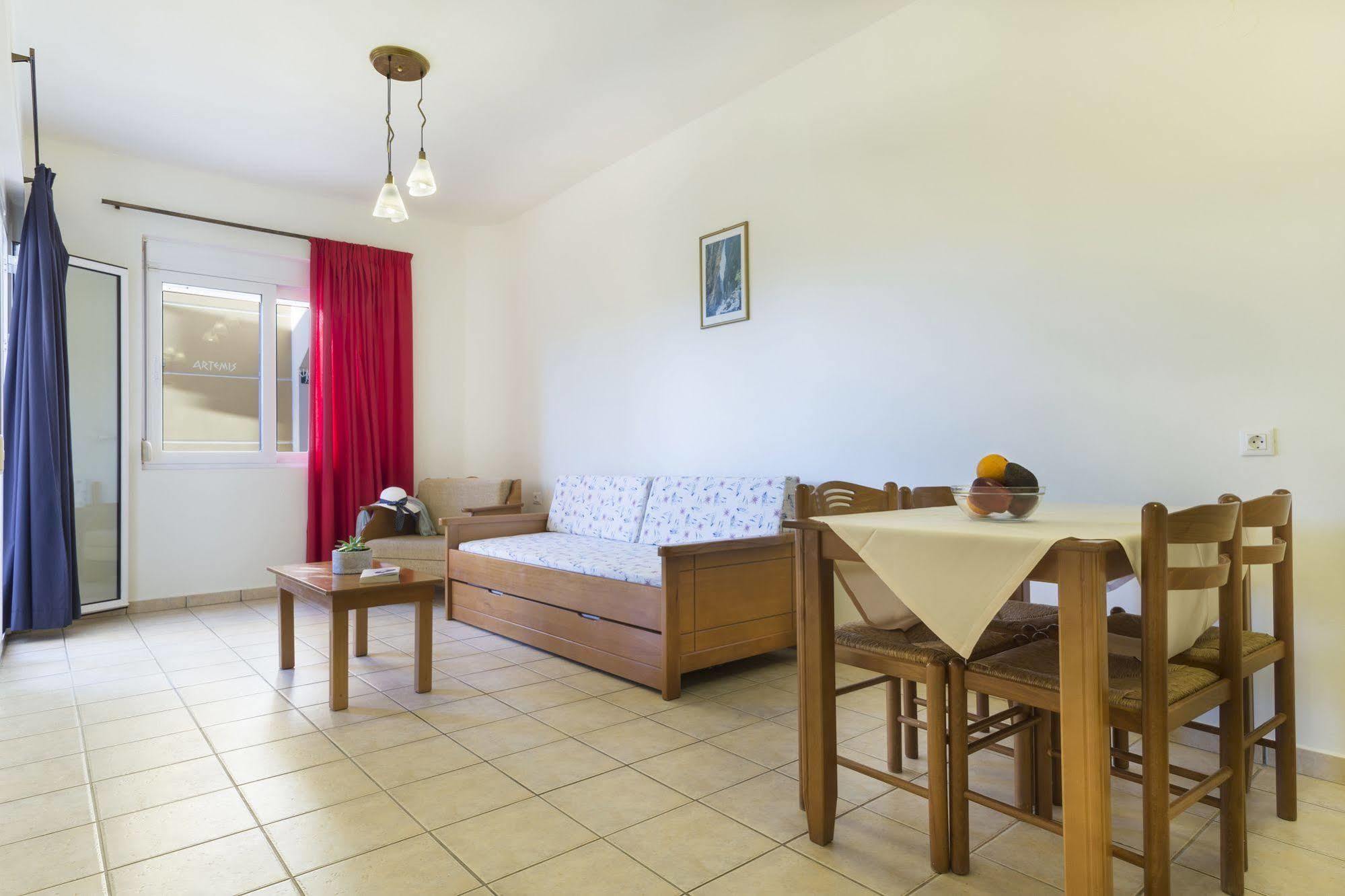Artemis Hotel Apartments Hersonissos  Bagian luar foto