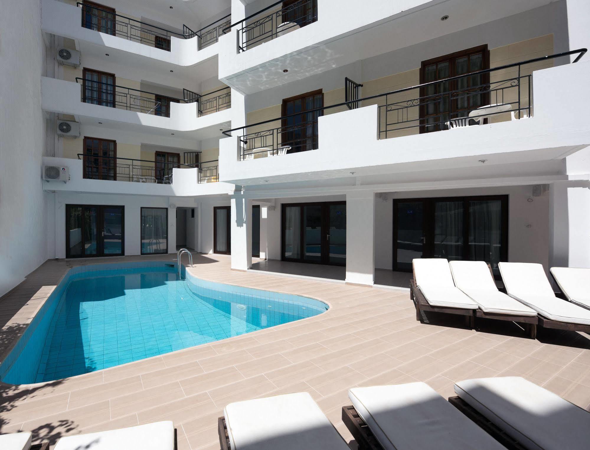 Artemis Hotel Apartments Hersonissos  Bagian luar foto
