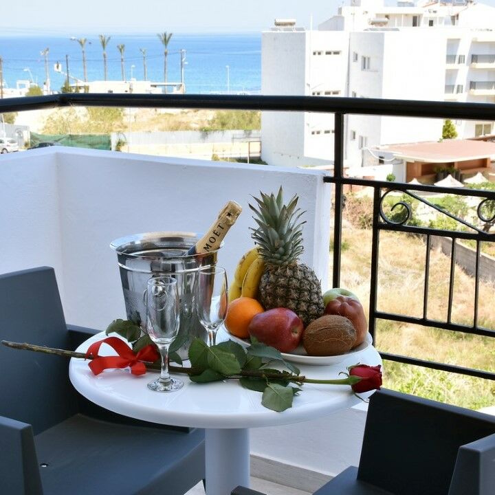 Artemis Hotel Apartments Hersonissos  Bagian luar foto