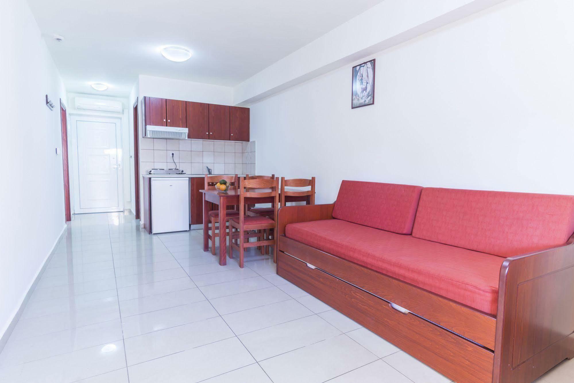 Artemis Hotel Apartments Hersonissos  Bagian luar foto