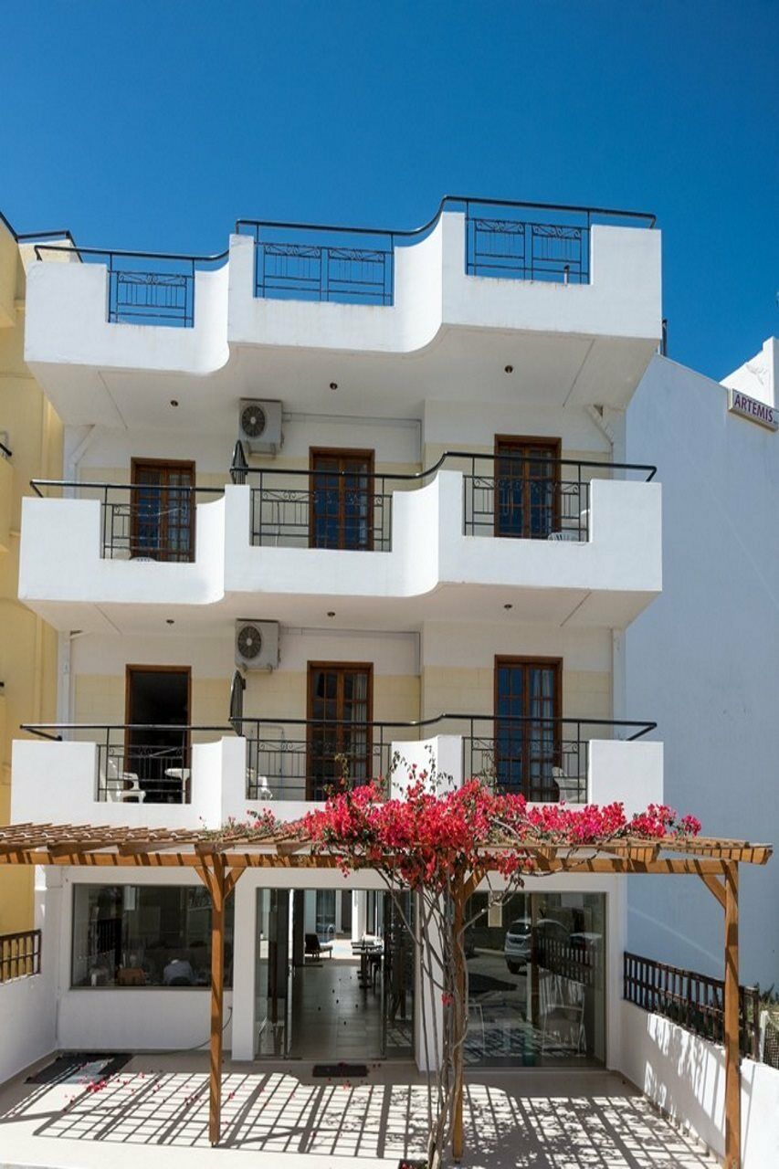Artemis Hotel Apartments Hersonissos  Bagian luar foto